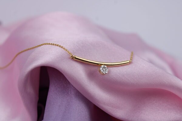 Serene Arc Pendant